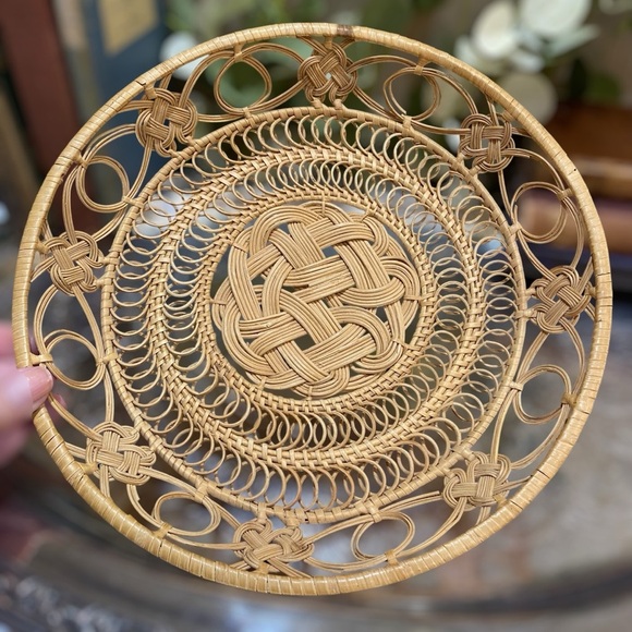 Vintage 10” Round Open Weave Woven Old World Basket Natural - Picture 1 of 9